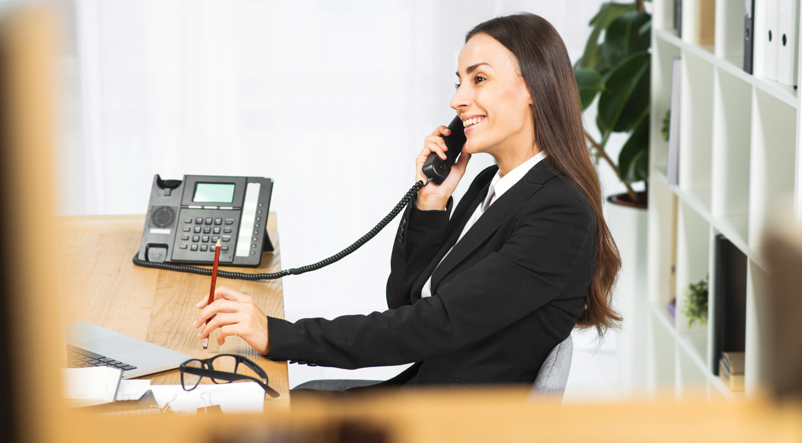 Beyond the Courtroom: How 24/7 Call Answering Benefits Law Firms
